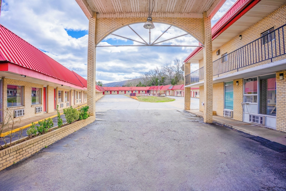 Ozark Junction mountain view by OYO - photo 79