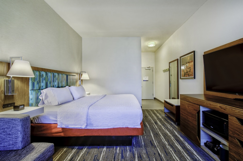 Hampton Inn Cortland - photo 5