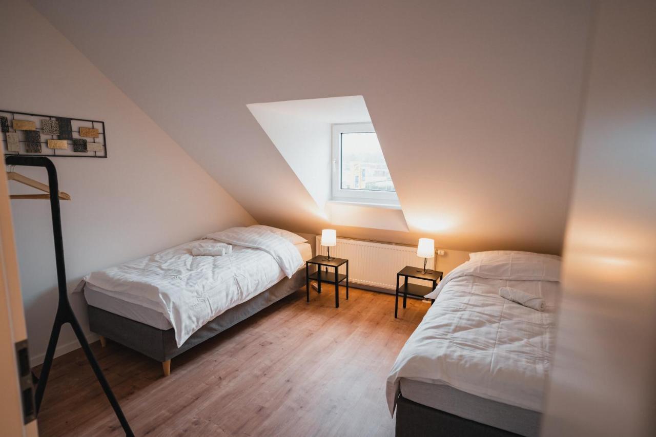 Working Apartment 8 single beds 5 Schlafzimmer — 4-Star Luxury Hotel in Moenchengladbach, Germany