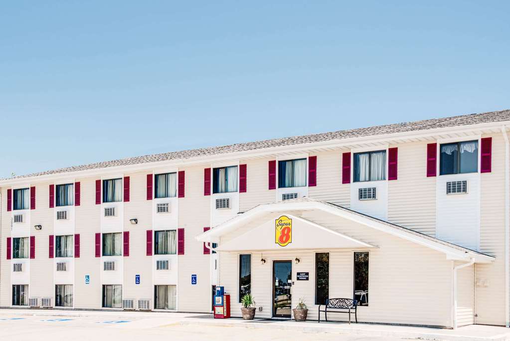 Super 8 by Wyndham Burlington - photo 2