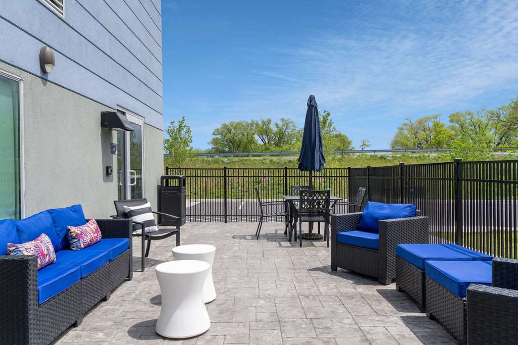 Microtel Inn & Suites by Wyndham Winchester - photo 35