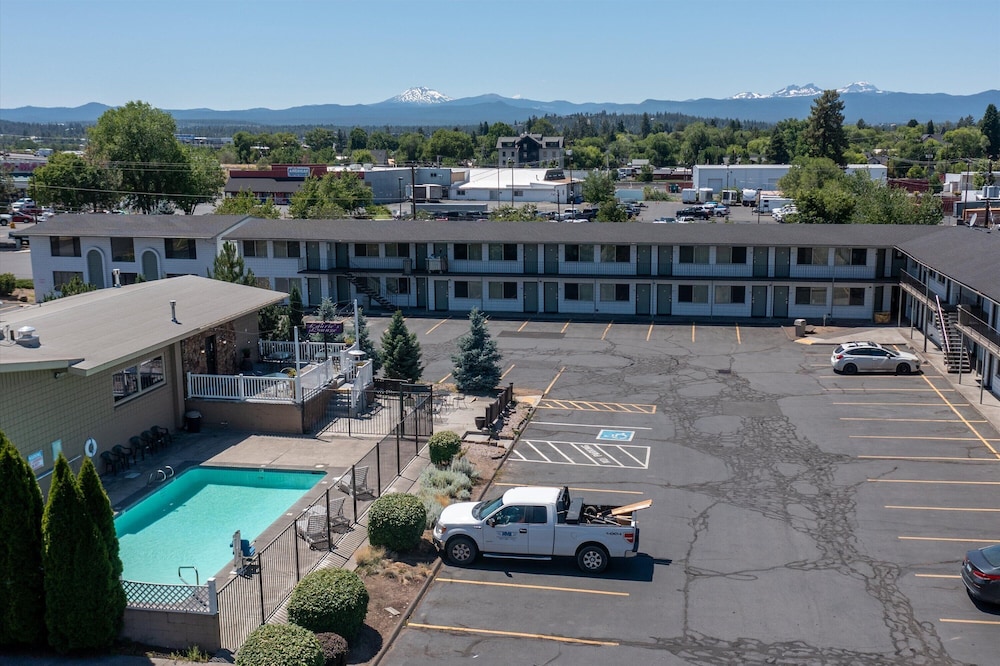 Bend Inn & Suites - photo 22