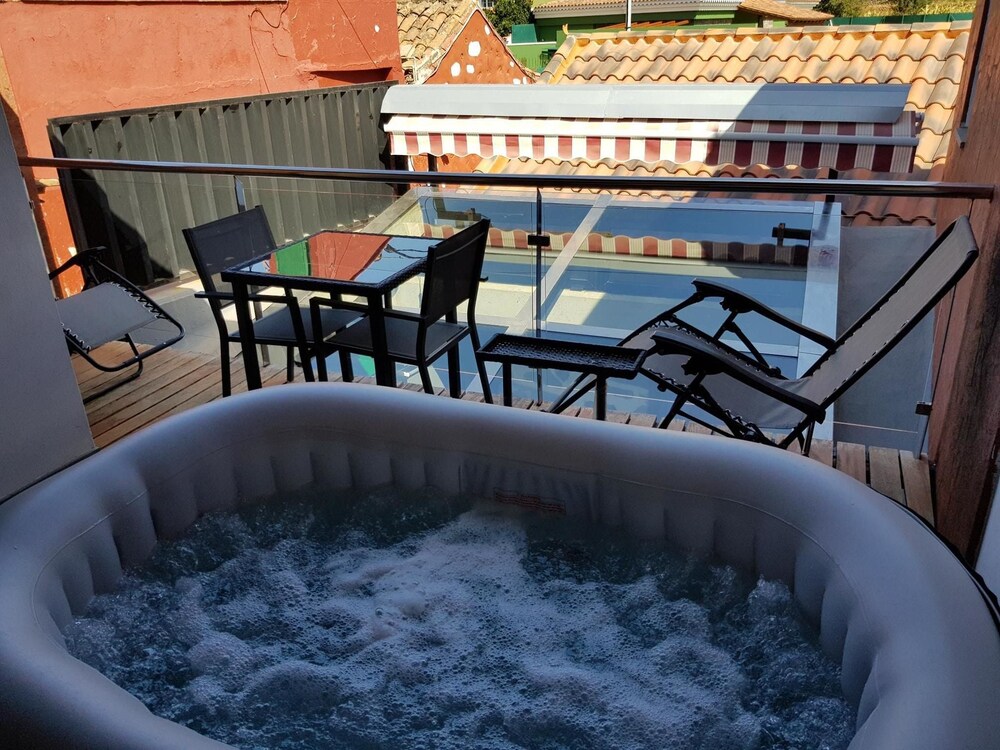 Cho Almeida — 4-Star Luxury Hotel in Vega De San Mateo, Spain