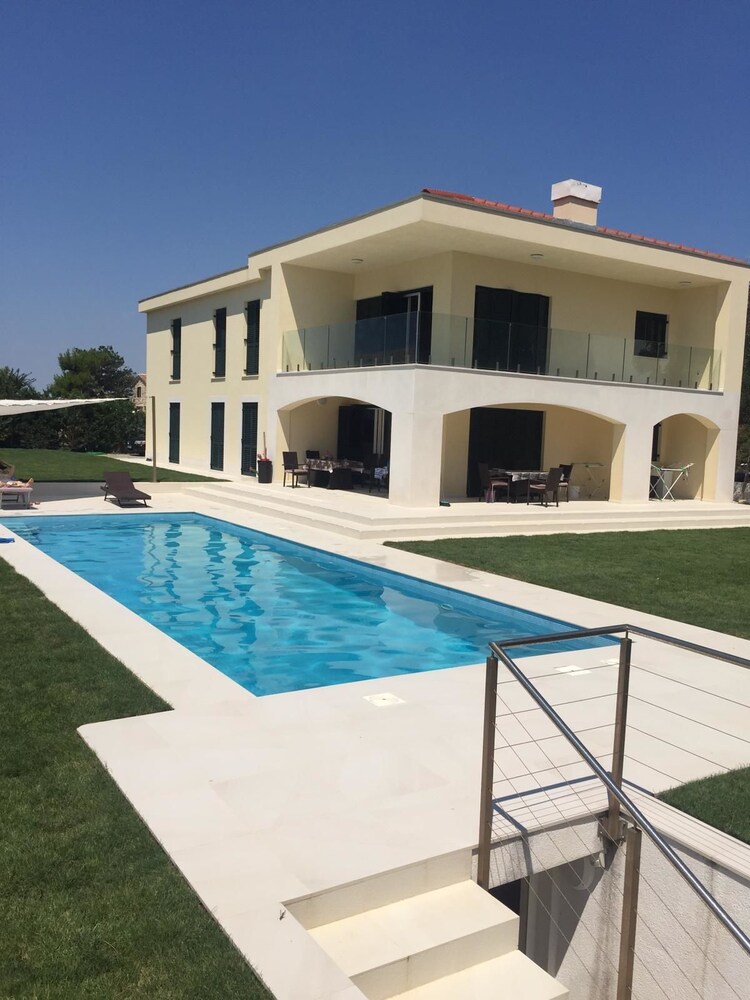 Villa Nika — 4-Star Luxury Hotel in Pag, Croatia