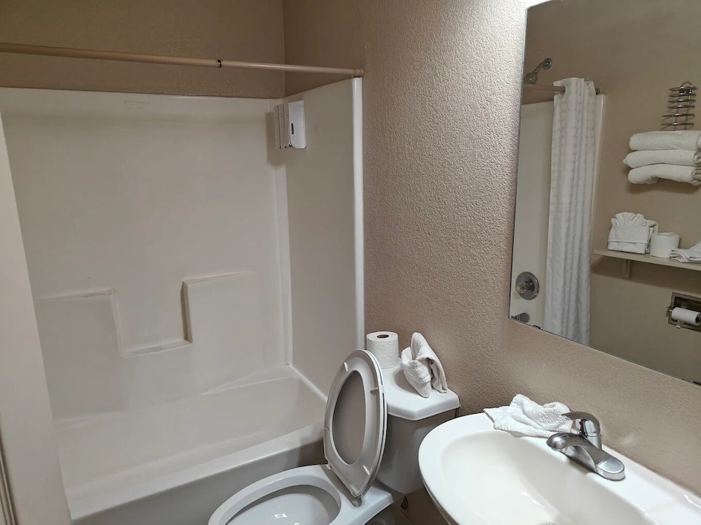 Family Garden Inn & Suites - photo 14