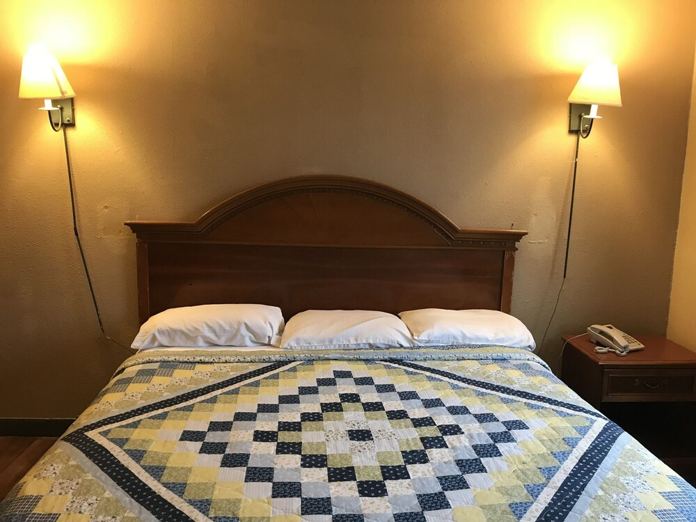 Economy inn — hotel in Fort Wayne