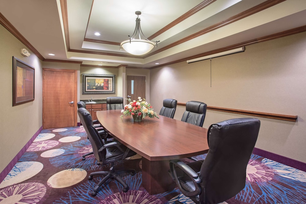 Hampton Inn Siloam Springs - photo 30