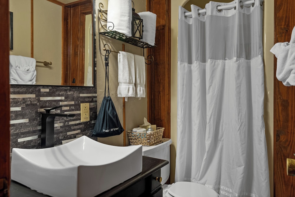 Tall Pines Inn - photo 126
