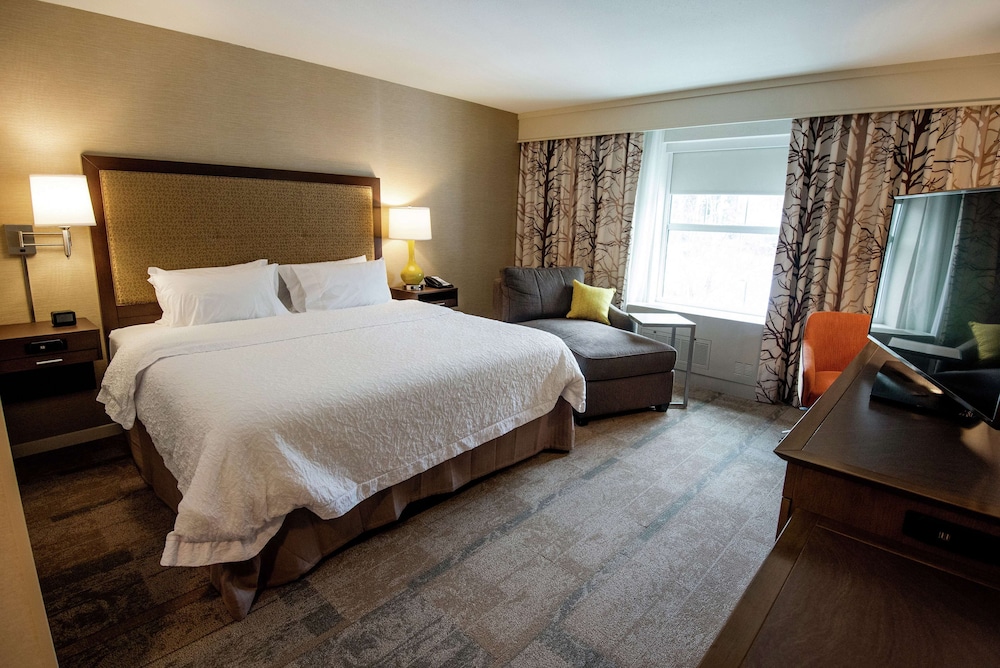 Hampton Inn and Suites Manchester - photo 15