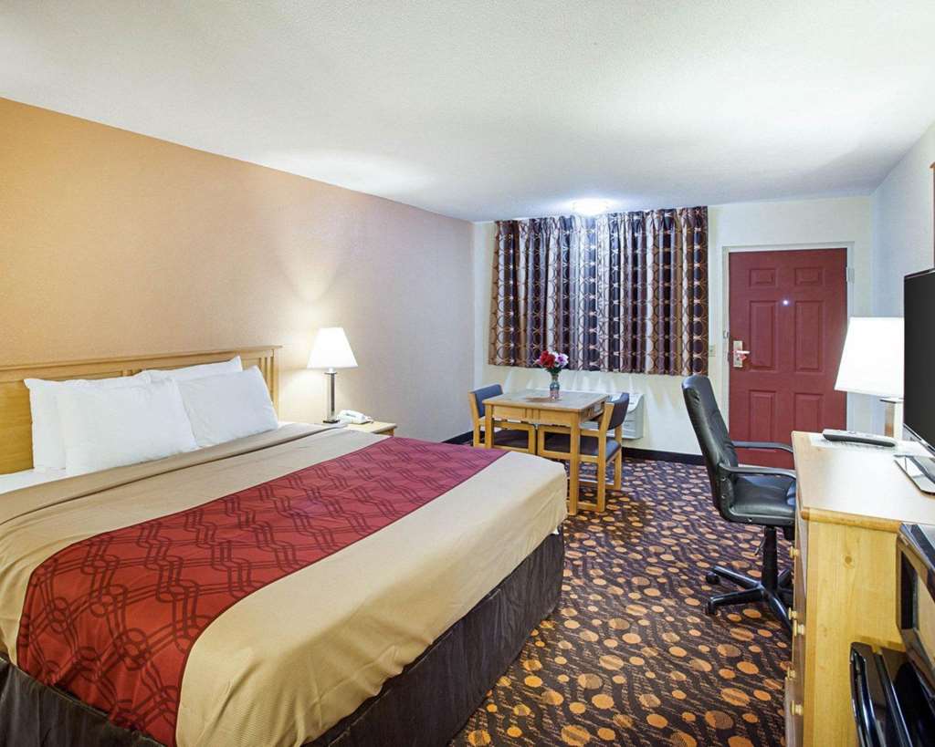 Econo Lodge Phillipsburg - photo 12