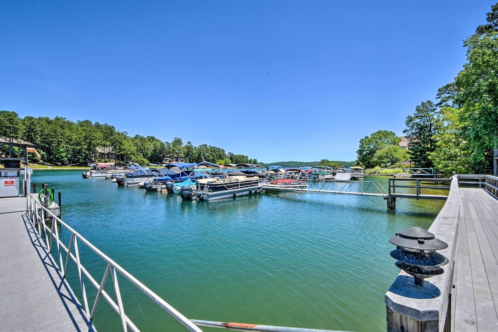 Keowee Keys Condo with Resort Amenities Access in Salem, United States