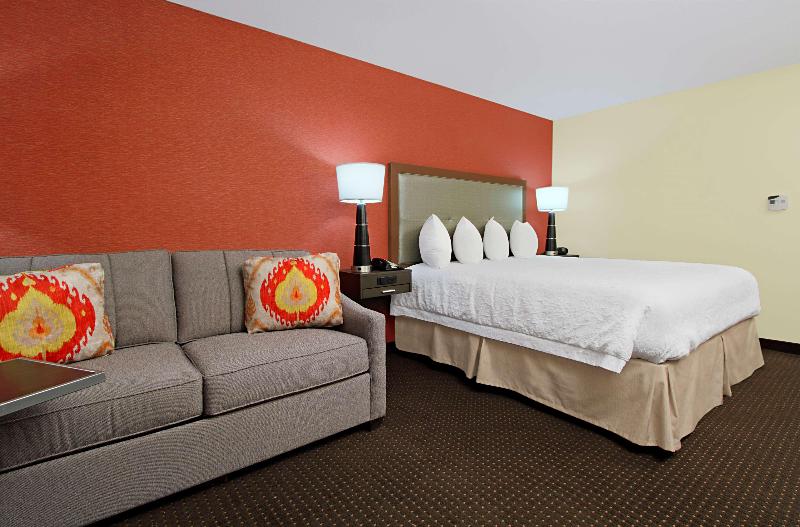 Hampton Inn Columbus Airport - photo 74