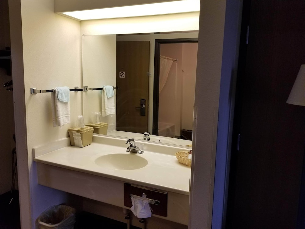 Bilmar Inn & Suites Dell Rapids Near Sioux Falls - photo 32