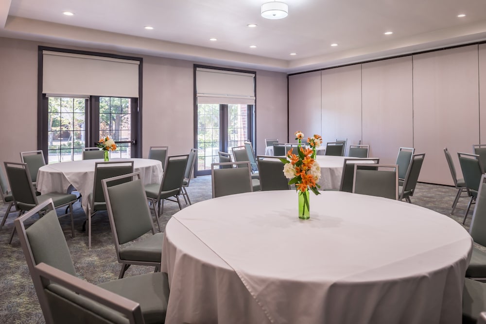 Holiday Inn & Suites Dallas Addison by IHG - photo 34