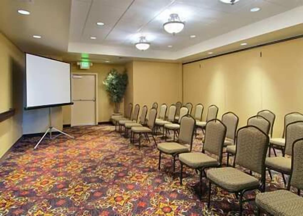 Hampton Inn & Suites Lodi - photo 29