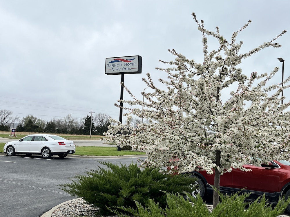Garnett Hotel & RV Park - photo 44