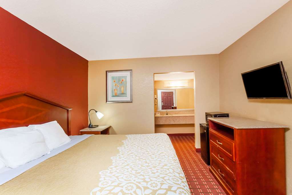 Days Inn by Wyndham Columbia - photo 31