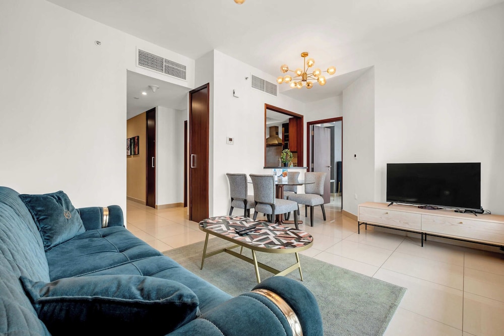Bellavista Apartments Holiday Homes LLC 29 BLVD 1 Bedroom Burj Khalifa & Fountain View — 5-Star Luxury Hotel in Dubai, United Arab Emirates