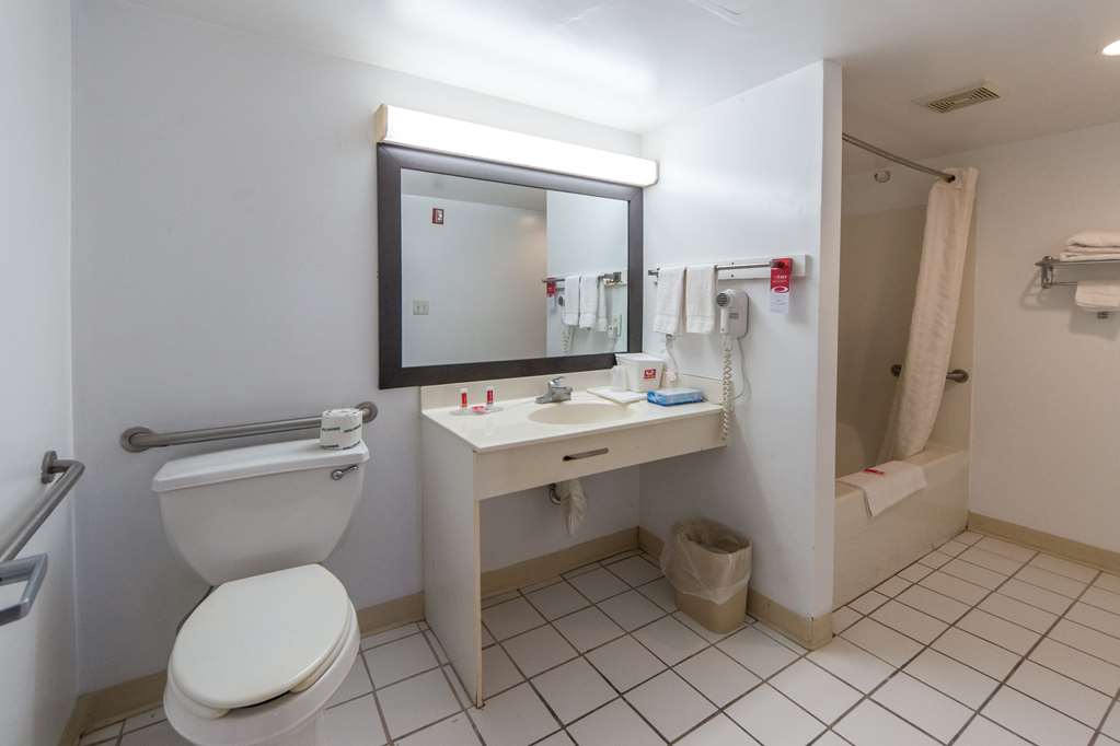 Econo Lodge Ruther Glen - photo 22