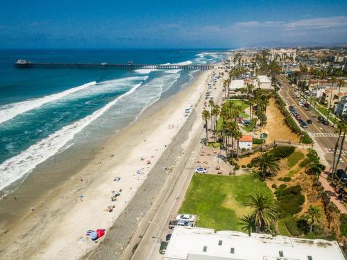 Charming 1Bedroom Vacation Condo — 4-Star Luxury Hotel in Oceanside, United States
