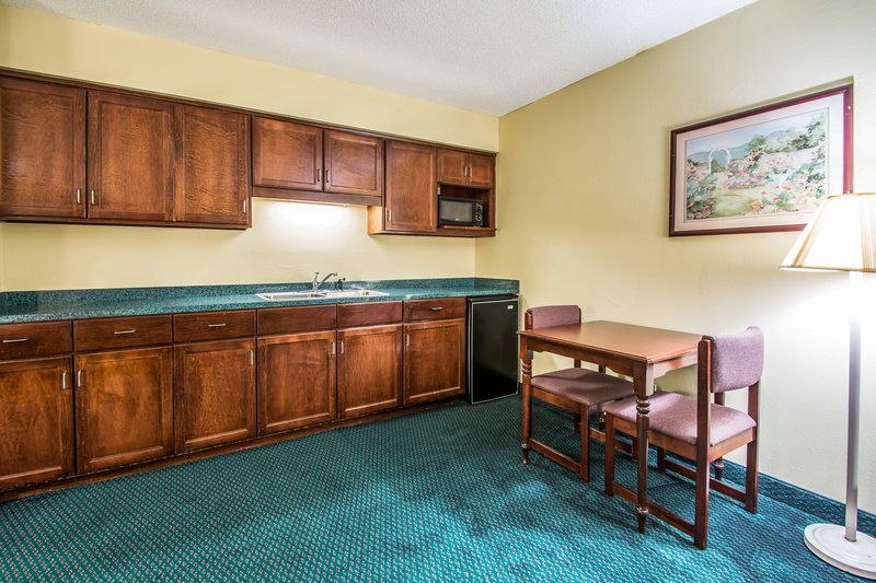 Super 8 by Wyndham Montgomery I 65 - photo 3