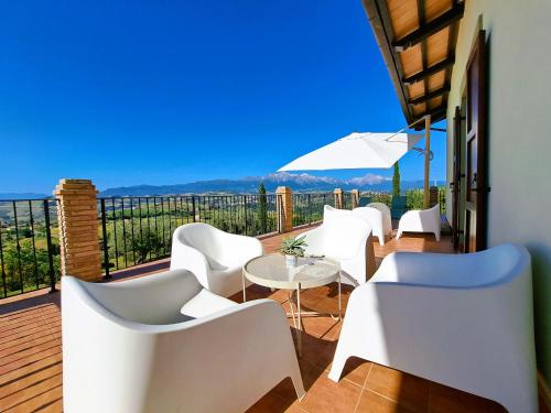 Characteristic restored farmhouse with 360 degree views — 4-Star Luxury Hotel in Montefino, Italy