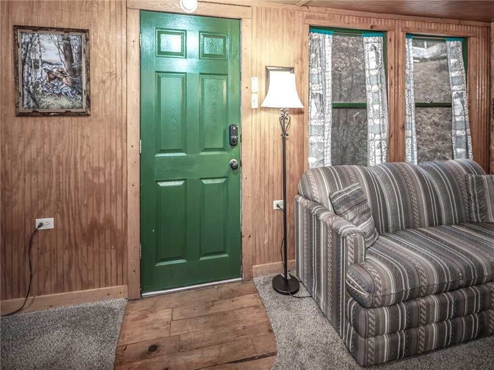 Bear Den 3 Bedrooms Front Porch Midtown Sleeps 7 in Ruidoso, United States