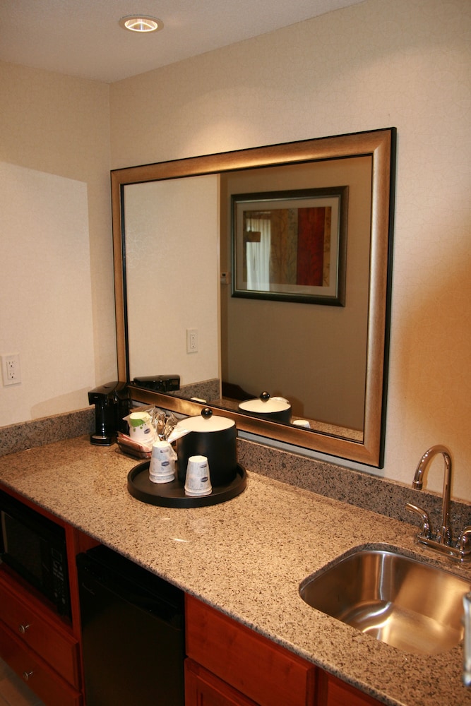 Hampton Inn & Suites Detroit Chesterfield Township - photo 28