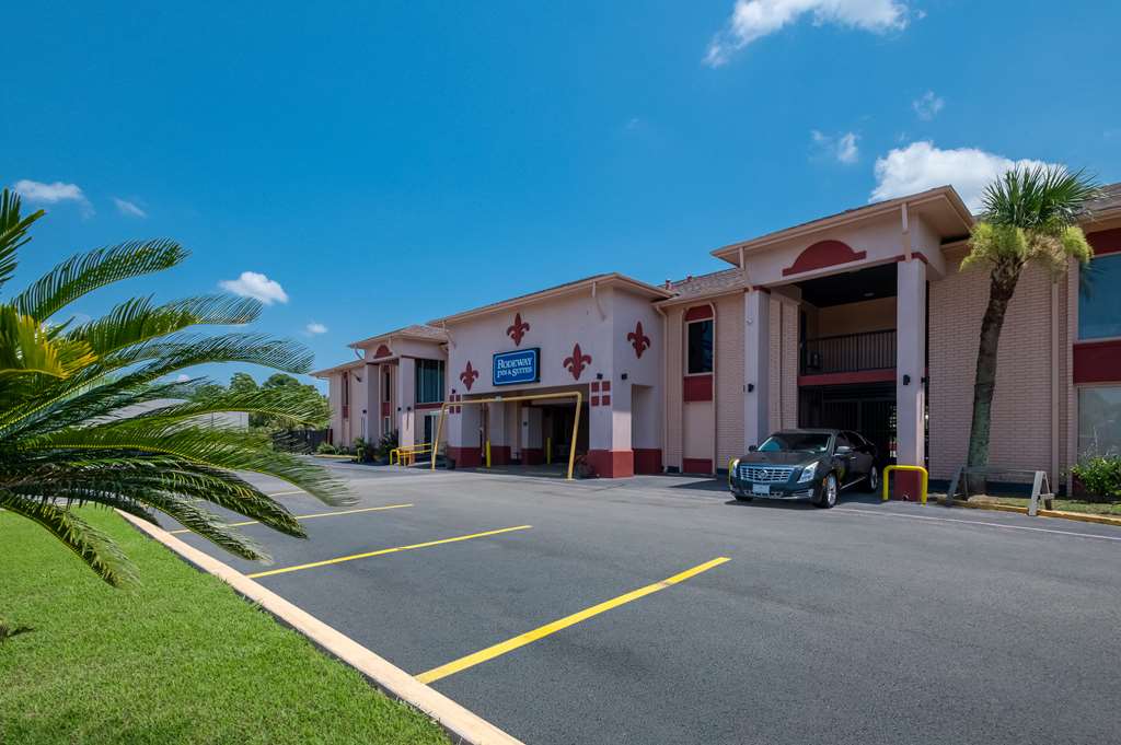 Relax Inn and Suites - photo 2