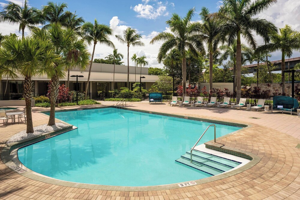 Courtyard by Marriott Miami Airport - featured photo