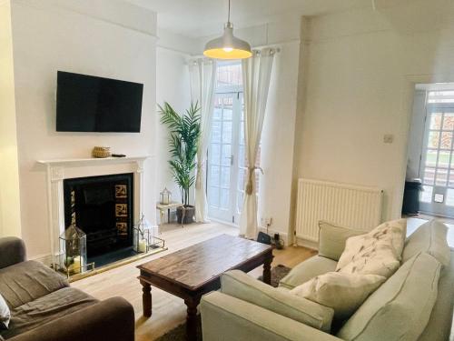 Newly Refurbished City Centre House With Parking — 4-Star Luxury Hotel in Exeter, United Kingdom