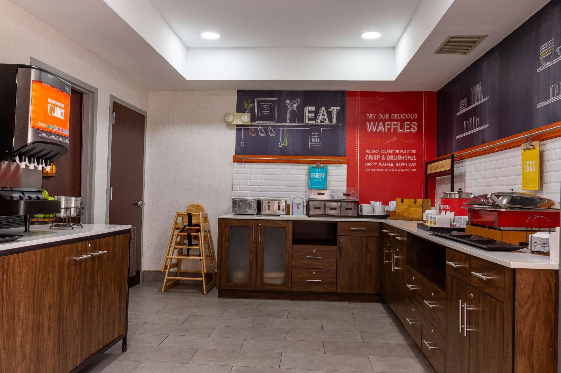 Hampton Inn East Windsor - photo 21