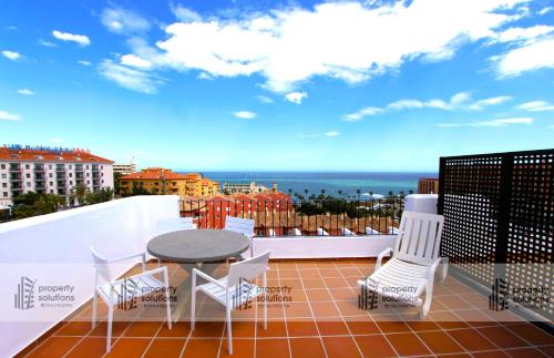 Lomas de Mena 20 Atico Con Vistas Al Mar Barbacoa Y Piscina Parking Gratis Excelente Conexion Wifi