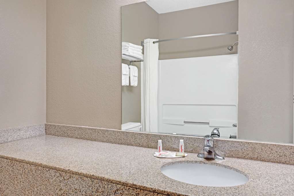 Super 8 by Wyndham Hernando - photo 3