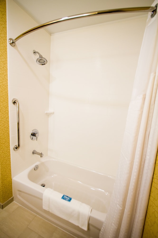 Holiday Inn Express Bordentown Trenton South by IHG - photo 14