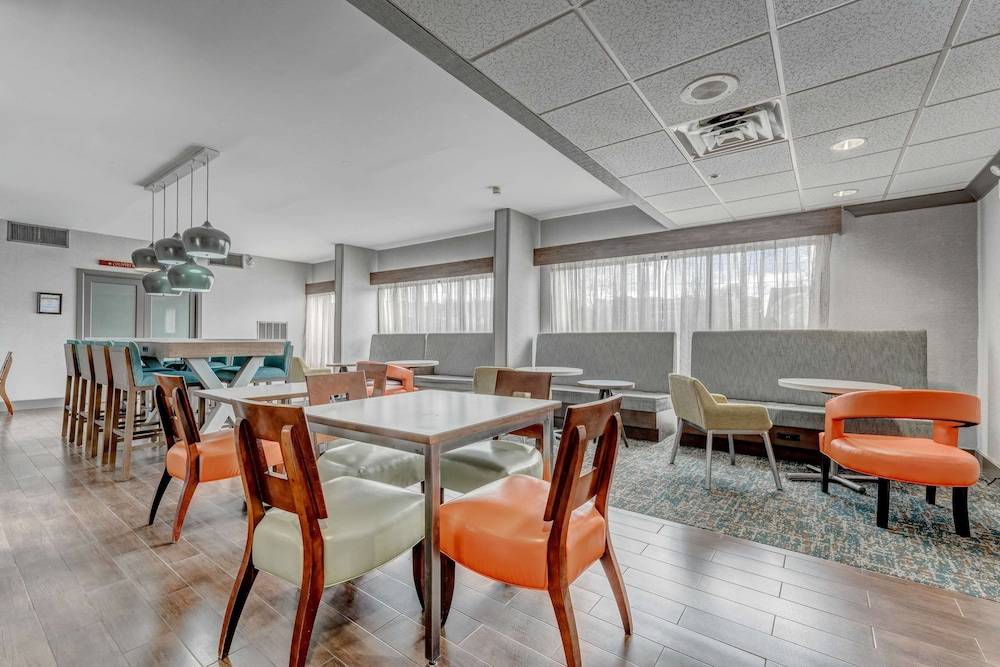 Hampton Inn Morgantown - photo 3