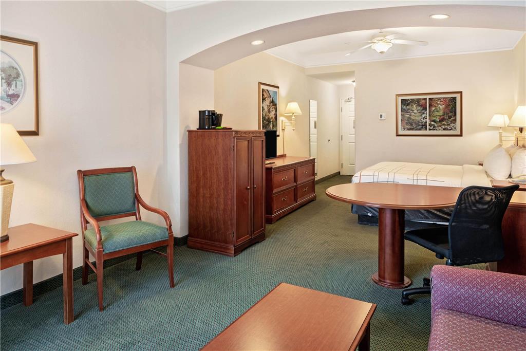 La Quinta Inn and Suites Fort Myers I 75 - photo 27