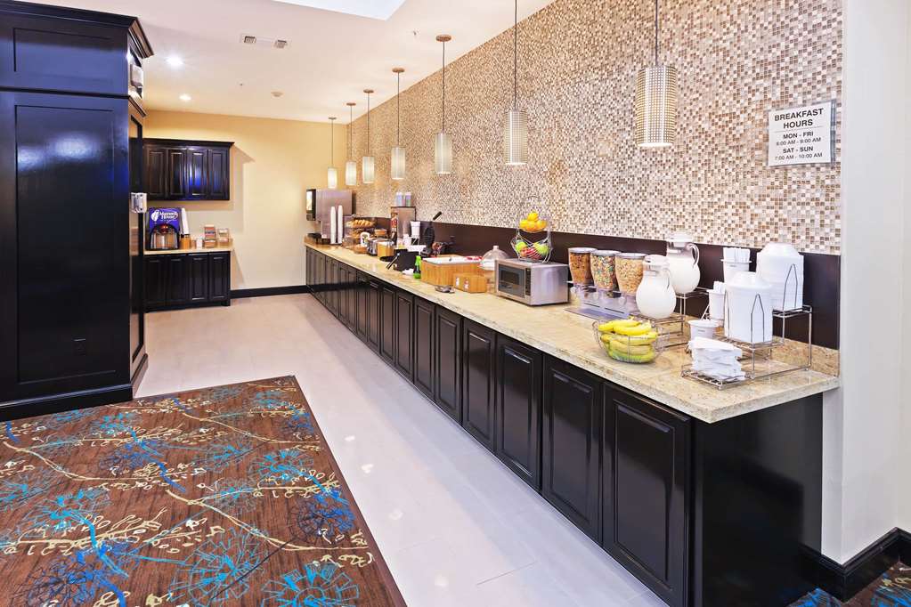 La Quinta Inn & Suites by Wyndham Marshall - photo 32