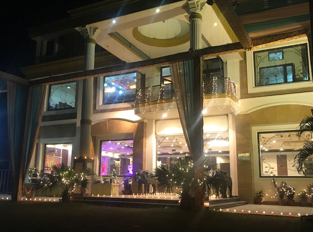 Hotel Redsapphire in Moradabad, India