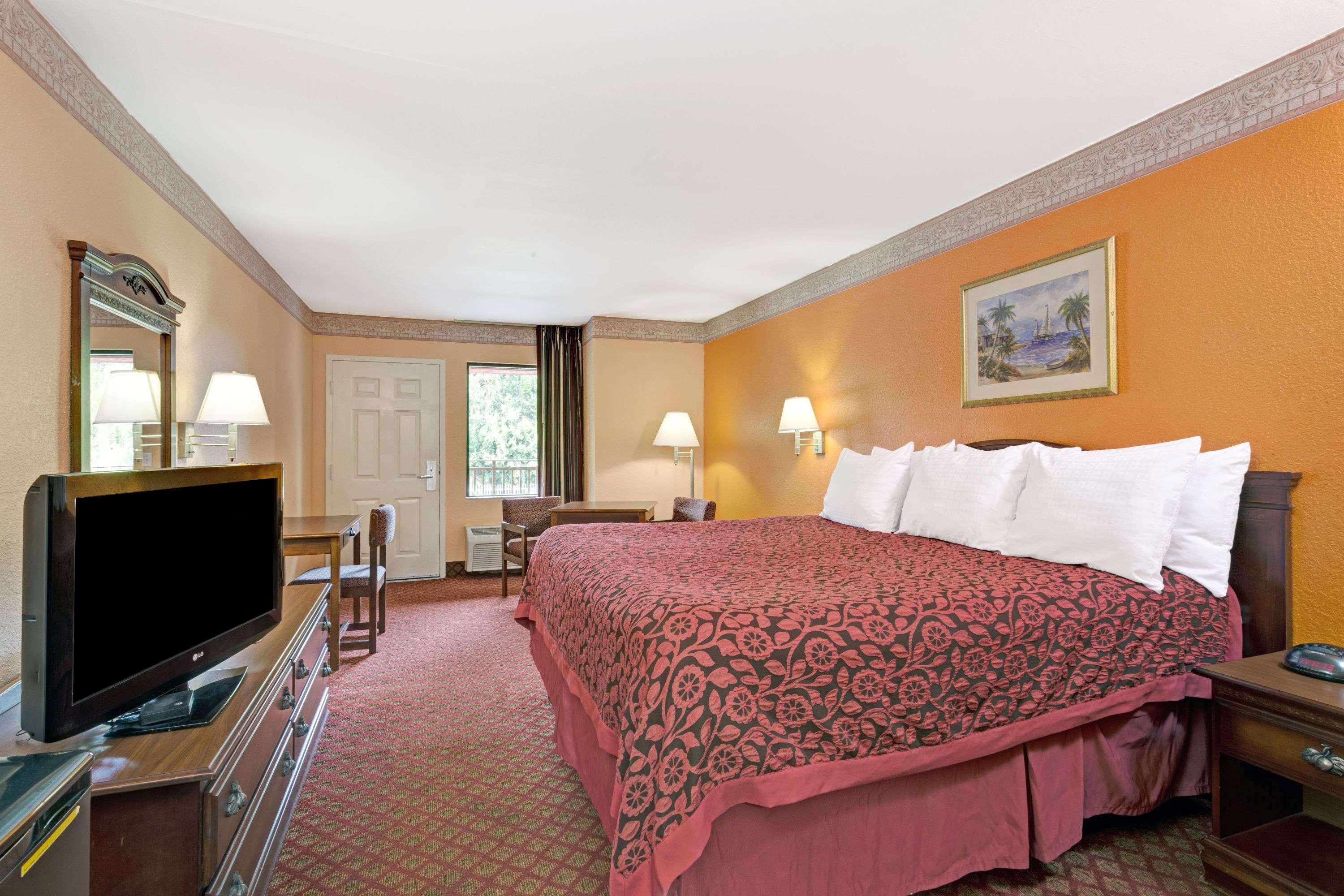 Sunset Inn Daytona Beach - photo 8
