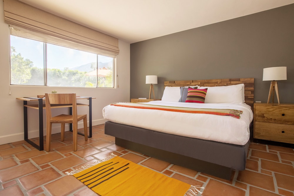 Santiago Resort Palm Springs Premier Gay Men s Resort - photo 12