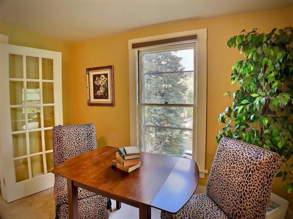 Avenue Hotel Bed & Breakfast - photo 20