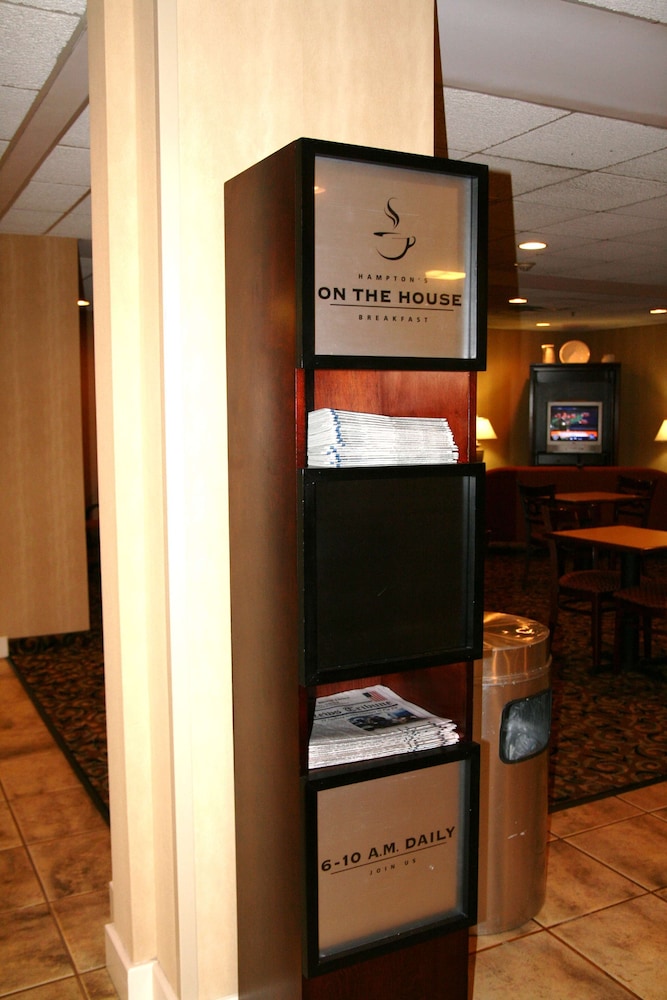 Hampton Inn Adel - photo 23