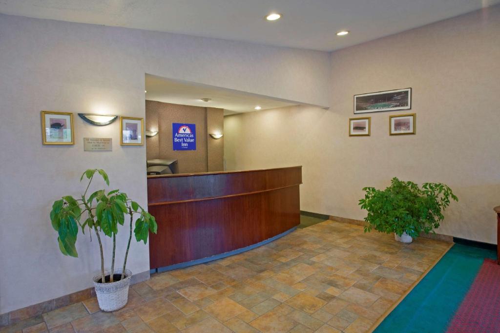 Americas Best Value Inn Lansing - photo 16