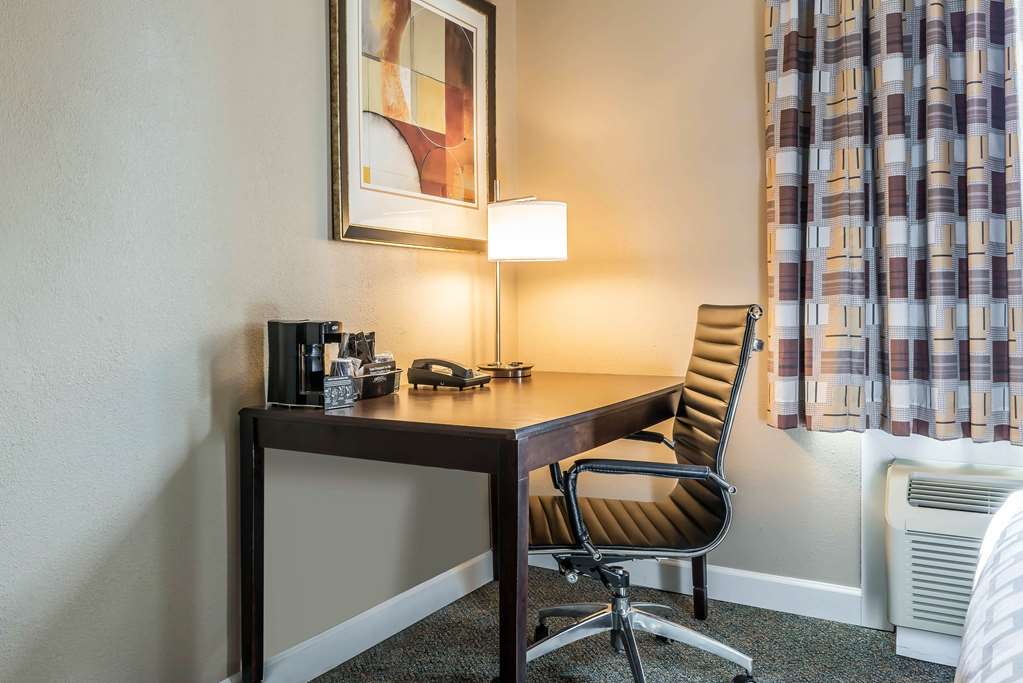 Clarion Inn Belle Vernon - photo 22