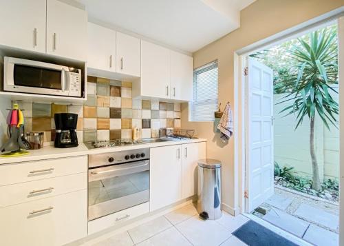 1 Bedroomed Serendipity Cottage West Beach Cape Town
