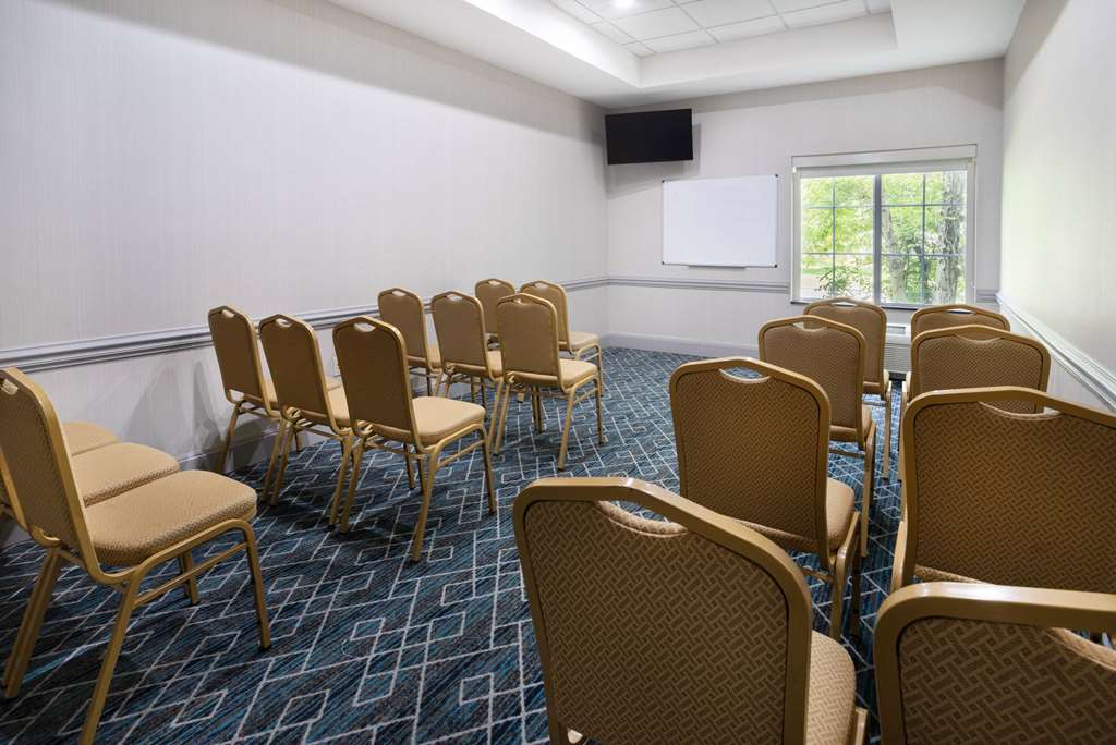 La Quinta Inn & Suites by Wyndham Norfolk - photo 29