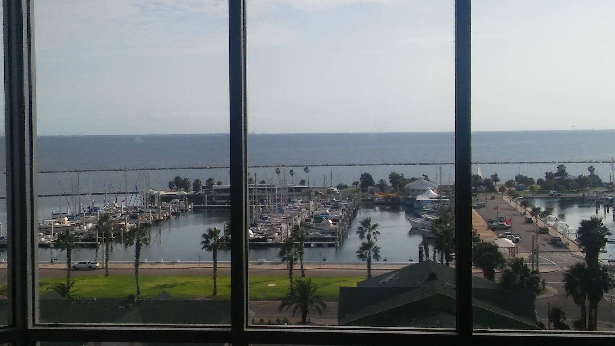 Bayfront Plaza Hotel - photo 40