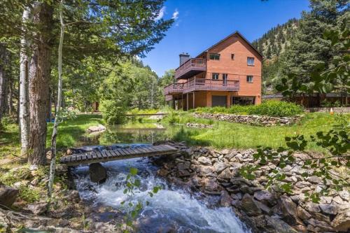 Boulder Luxury Getaway 7 acres River & Pond in Boulder, United States