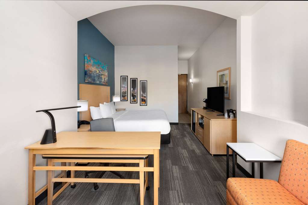 La Quinta Inn & Suites by Wyndham Austin NW Lakeline Mall - photo 20